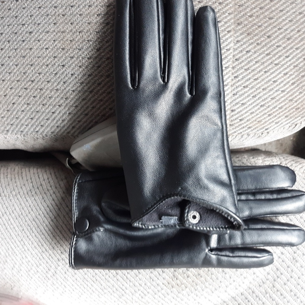 Gloves - Picture 3 of 4